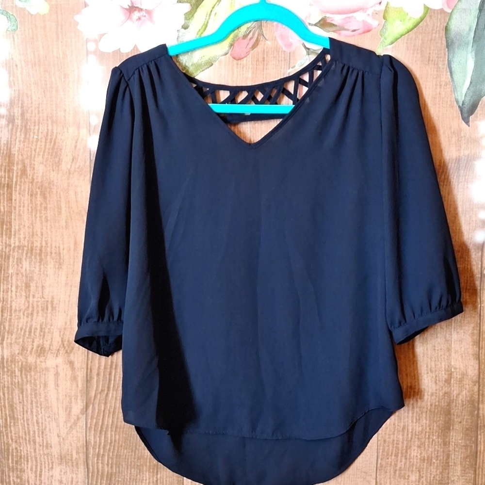 A BYER NAVY BLUE BLOUSE SIZE SMALL KEYHOLE BACK